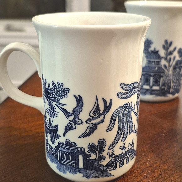 Blue Willow Churchill, VINTAGE Mugs Set (3) Excellent Condition - Picture 4 of 4